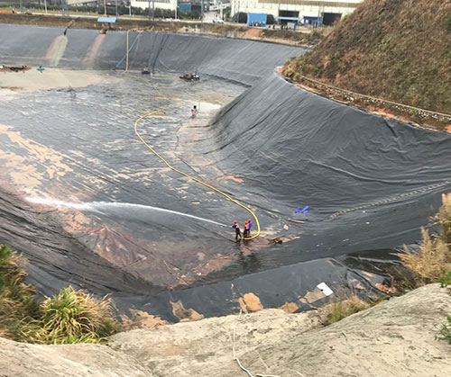 干河街道废水池清理
